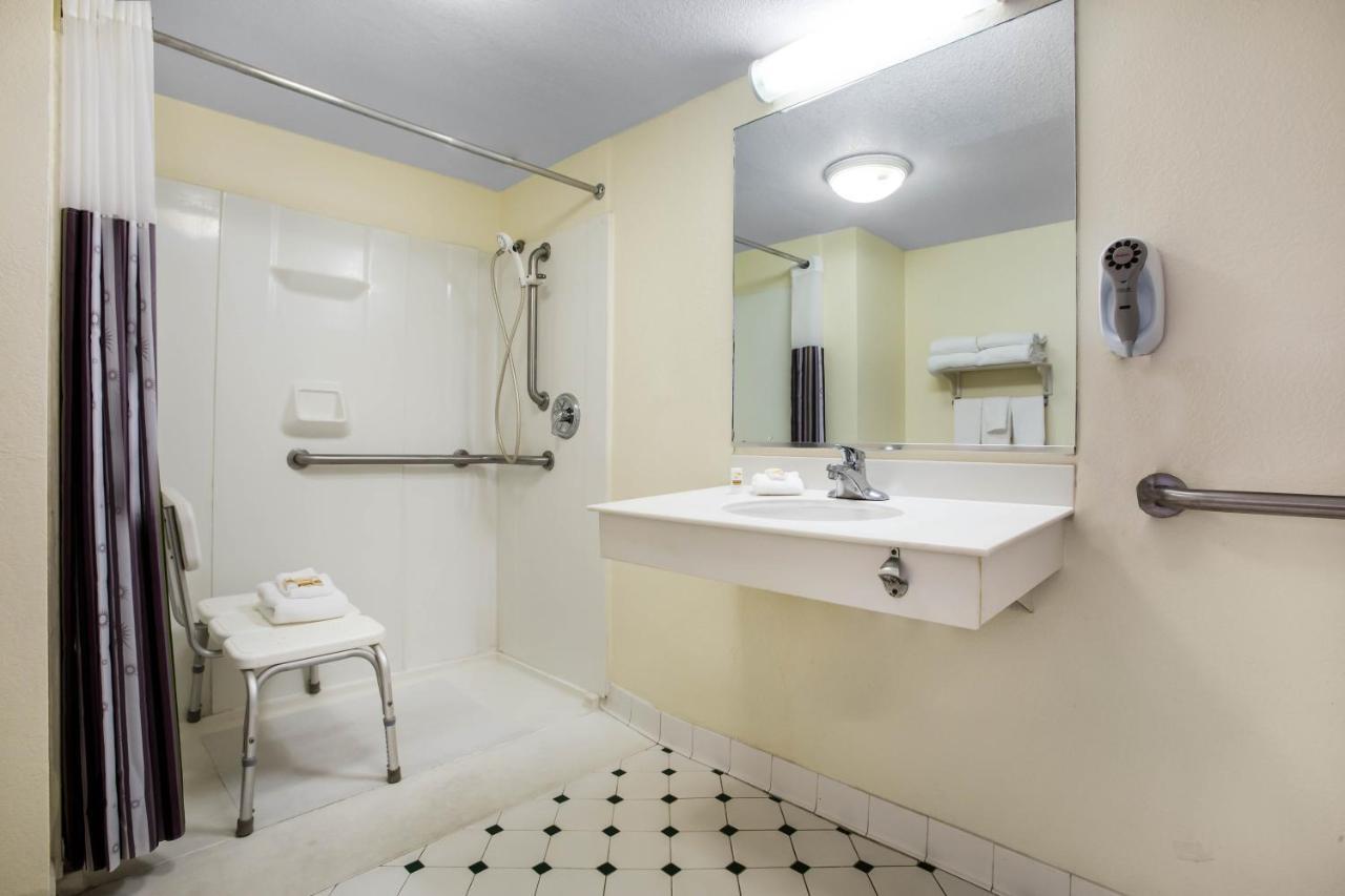 King Room Roll Shower Mobility Access or Non-Smoking